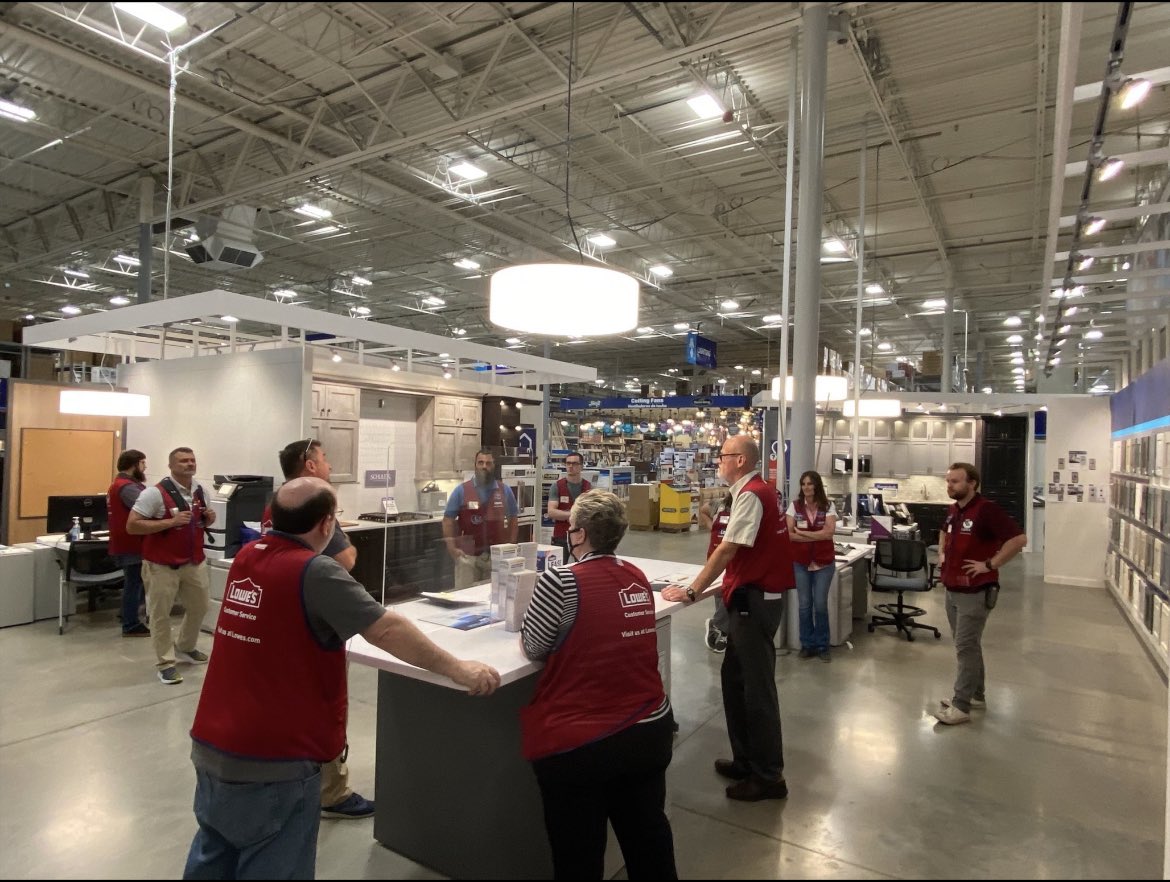 Moosedyer01's tweet photo. Great Spotlight at 737! Feeding the Pipeline!! DMIS Kevin in the house!
Sam #1 store #1 market last week!
Tyler #2 store #6 market!                          Kim #6 store # 12 market!
@Lowesofjohnson1  @1280Market  @specialtylowes https://t.co/9ECNJa2rN6