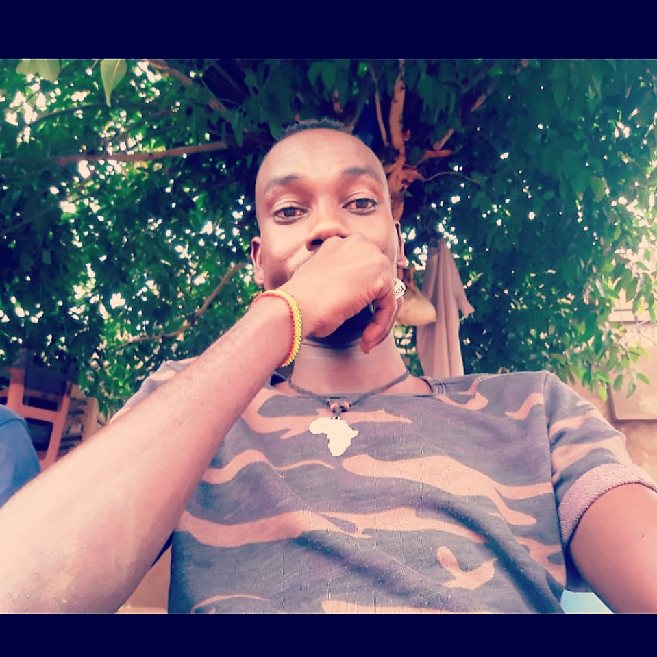 ..
_ لا شيء يستحق القتال ، سوى الوطن و إمرأة سوداء .💛
-
<a href="/musablord350/">مصعب لورد</a>