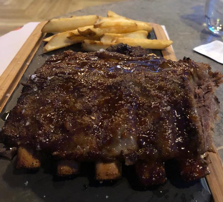 SusanaMariaGo10's tweet photo. Buena cena de despedida y empieza la dieta .. 💪🏻 seis semanas para vacaciones y top https://t.co/cajyrEogEs