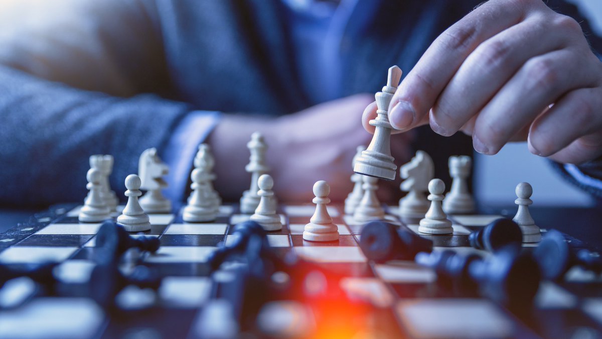 "The beauty of chess is it can be whatever you want it to be."-Simon Williams #boardgames #boardgamegeek #boardgameaddict

pennyjfields.com/spotlight-on-t…