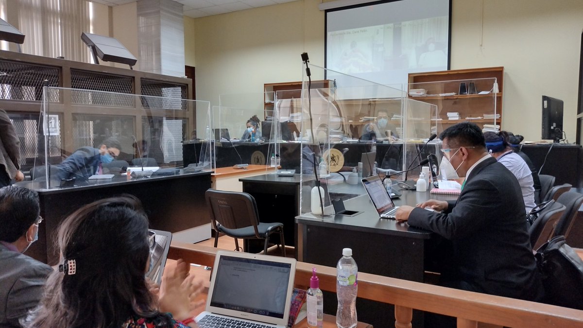 🔴#CasoDiarioMilitar El juez Miguel Ángel Gálvez empieza la argumentación para dar resolución sobre si liga o no a  proceso a Juan Francisco Cifuentes Cano y Eliseo Barrios Soto. Verifican el audio en el clínica de Petén. 

Sigan la transmisión y cobertura en vivo.