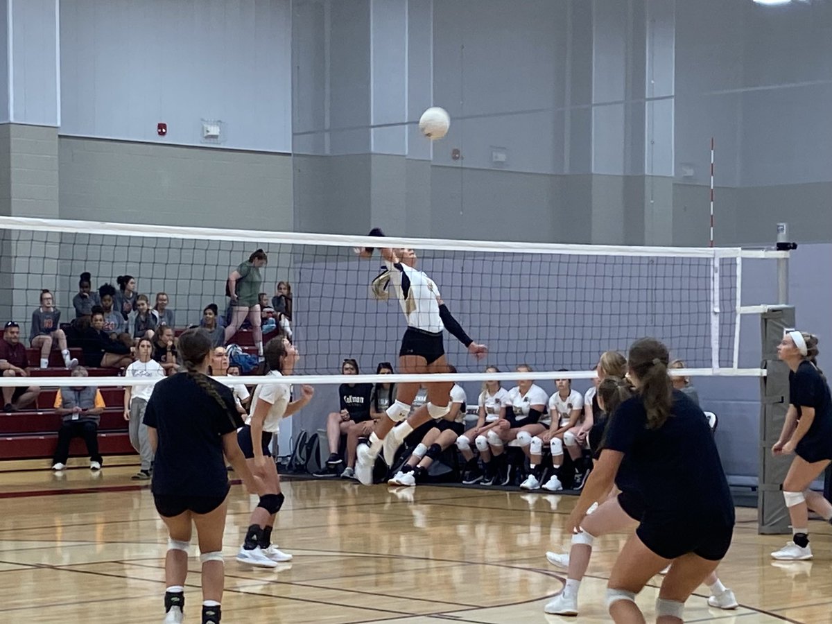 CullmanCats's tweet photo. @cullman_vball putting in the work this summer. @kthall54 @coach_mcagle @ahsaaradio @AHSAAUpdates @bearcatnewsCHS #summerplaydates #BearcatNation https://t.co/3nplKAs410