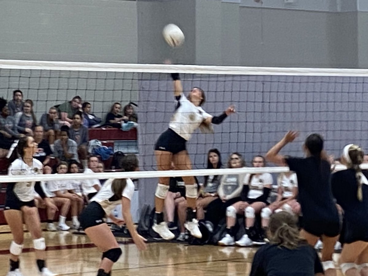 CullmanCats's tweet photo. @cullman_vball putting in the work this summer. @kthall54 @coach_mcagle @ahsaaradio @AHSAAUpdates @bearcatnewsCHS #summerplaydates #BearcatNation https://t.co/3nplKAs410