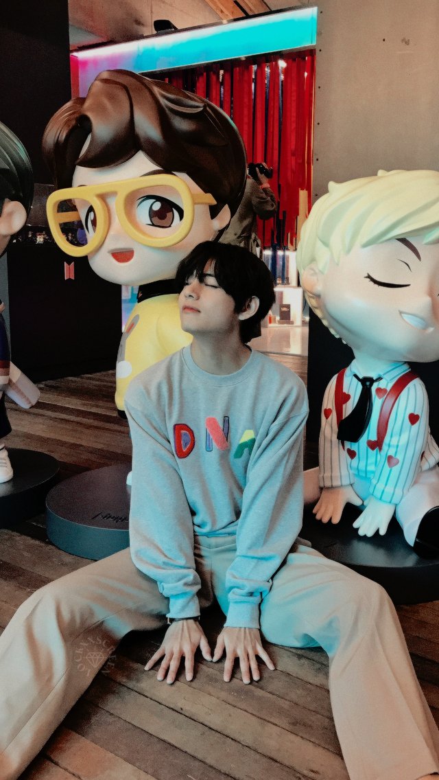 sewpji's tweet image. Taehyung é o tipo de namorado que – a thread