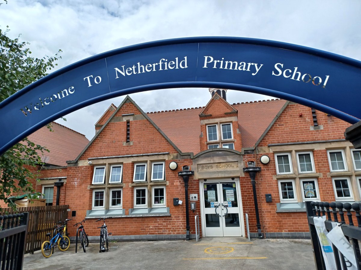 poacherline's tweet photo. #RailSafety today at #Netherfield PrimarySchool & St Johns the Baptist #Colwick Thank you to Years 5 & 6 for making us so welcome. Hopefully lots learnt to keep you safe over the summer hols! @EMCommunityRail @networkrail @RailSafetyWeek #keepoffthetracks #CommunityRail https://t.co/V635CzR1th