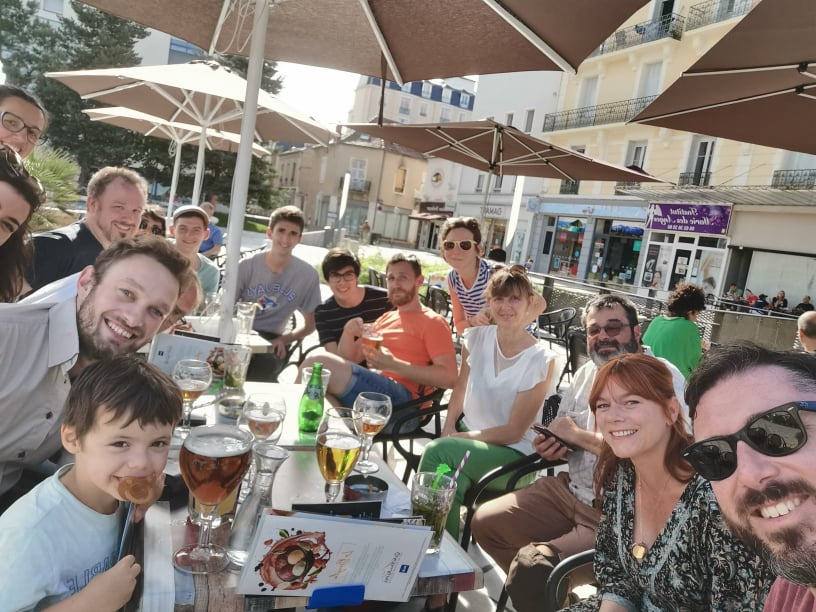 AssetTracePro's tweet photo. Clap de fin du weekend de @TerritoiresEELV a Vichy 🙂 Quelle énergie ! Nous étions 60 à nous réunir. Du lien, de la cohésion et surtout un sens commun : proposer une démocratie qui donne du pouvoir d'agir aux gens, qui décentralise pour mieux vivre ensemble. On remet ça bientôt✌️ https://t.co/KdJLGBa9Vu