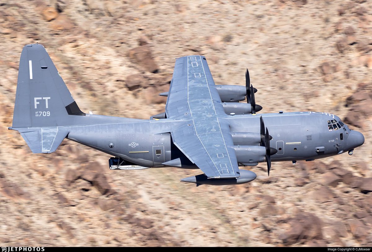 TheSnoopySnoop's tweet photo. #LAWLS19 #HC130J #CombatKing 09-5709 #USAF heading over the #PersianGulf #haveglass #planespotting #AvGeek #milair
This variant is better known for its personnel recovery & combat SAR (search and rescue). Lawless indeed. They know no rules. Rules are for breaking https://t.co/WC4L9gaRQW