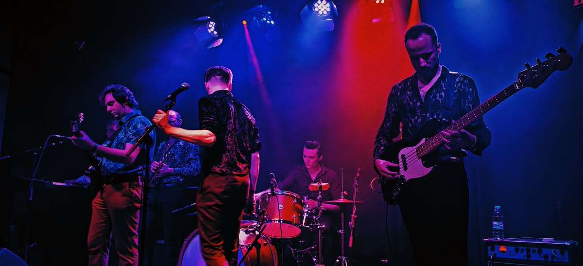 Not long until we play Drummonds in Worcester on Friday, courtesy of <a href="/Uncover_Night/">UNCOVER</a> and <a href="/SlapMagUK/">SLAP Mag</a> 🌹🍷

Get your tickets here: seetickets.com/event/pink-dia…