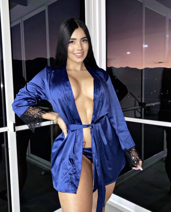 Enter my most exclusive content https://t.co/8kmiuLOWZa ❤️‍?? https://t.co/9UfROv2Yeh