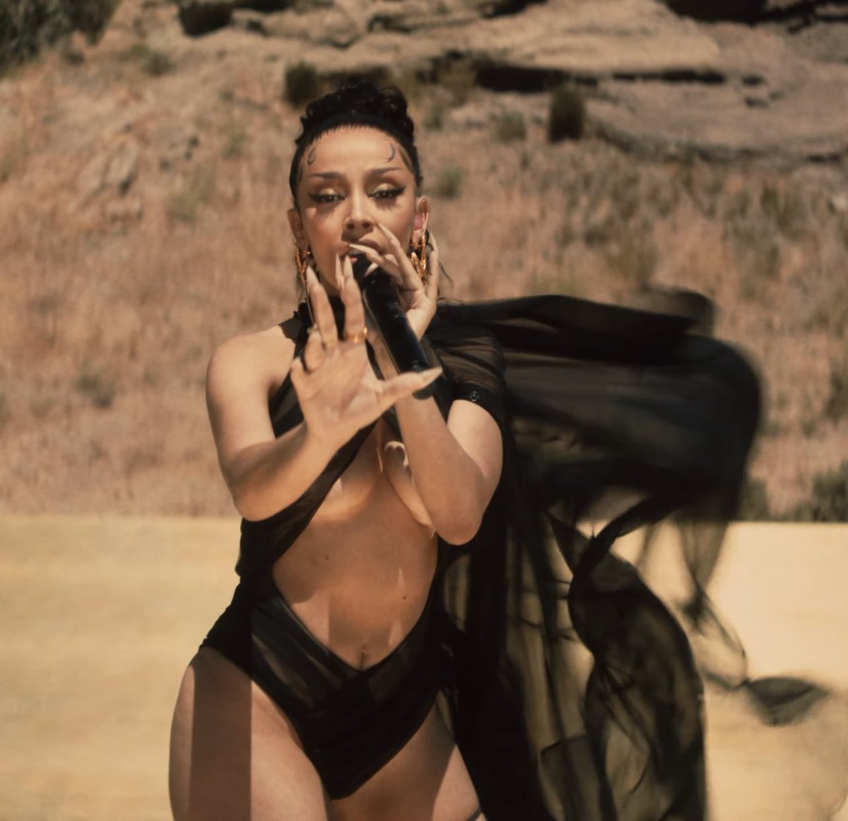 DojasWaffles's tweet photo. Doja Cat ate this the fuck up, Love to Dream VEVO is now one of my favourites https://t.co/BgmhlfkeSM