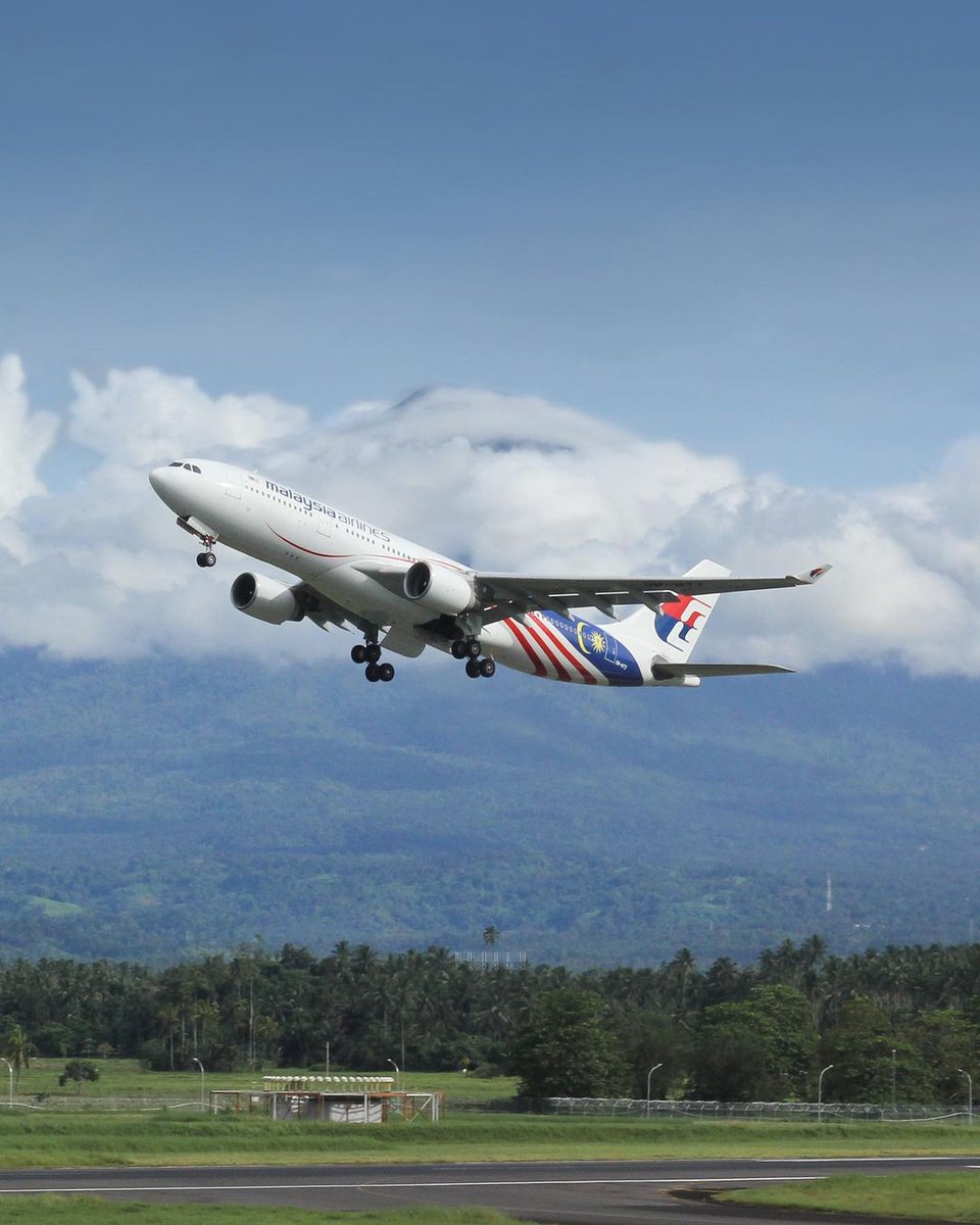 Can’t get enough of this livery 😍 What about you?

📸 frdsmu

#FleetFriday #MalaysiaAirlines #FlyMalaysia