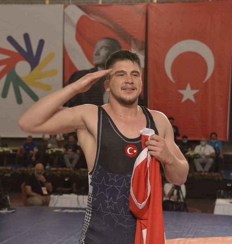 Sporcumuz Ahmet Talha Kacur #İstanbul'da yapılan #İşitmeEngelliler #Güreş #DünyaŞampiyonası finalinde Rus rakibini yenerek #DünyaŞampiyonu oldu! 🇹🇷 🏆 👏
Sporcumuza başarılarının devamını diliyoruz. 🤼
@mansuryavas06 @ankarabbld @abbbasin @AkinHondoroglu