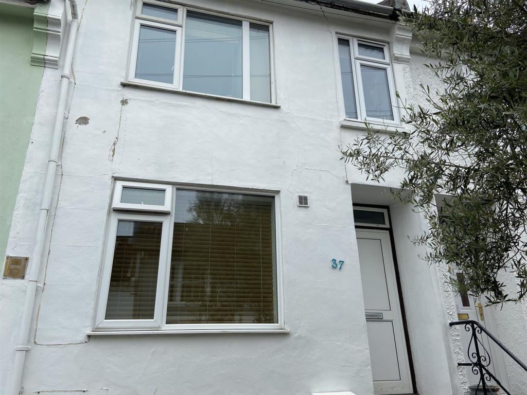 johnhiltons's tweet photo. 📍 Arnold Street, Brighton
🏠 6 bed house for rent
💷 £2,600pcm

Student house available from the 05/09/21. Furnished and great student location. Video tour available.

To book a viewing or for more info:
☎ 01273839028
📲 https://t.co/OyPTD23iOz https://t.co/tcfuIzvPOX