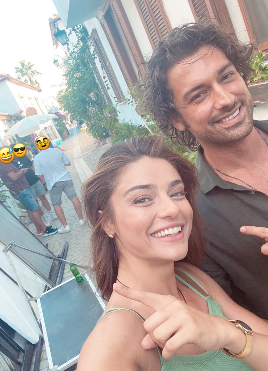 ne anlatmak istediklerini bi türlü anlayamıyoruz sjksjkjkskjsjk