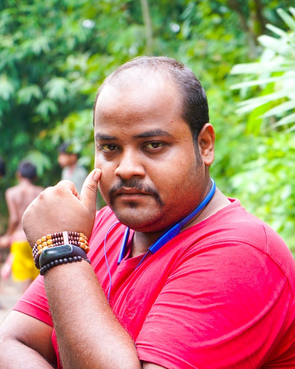 BengaliActor's tweet photo. হুঁ আমি হয়তো তোমার চেয়ে হাজার সুন্দরী মেয়ে পেয়ে যাব কিন্তু ওই হাজার মেয়ে না,
  ওই হাজার এর থেকে আলাদা ওই এক জনকেই ���াগবে সে আর কেউ না শুধু তুমি ❤️❤️
#sanjay_das_actor https://t.co/c7KrjlAaZW
