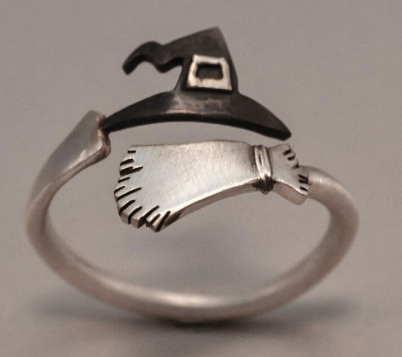 SalemHistorical's tweet photo. Product spotlight!
Available in store and online, the #witch ring is perfect for any modern witch out there with its unique style.
https://t.co/KraZ2bje8d
#witchcraft #witchjewelry #witchring https://t.co/EKA6ZS4NKi