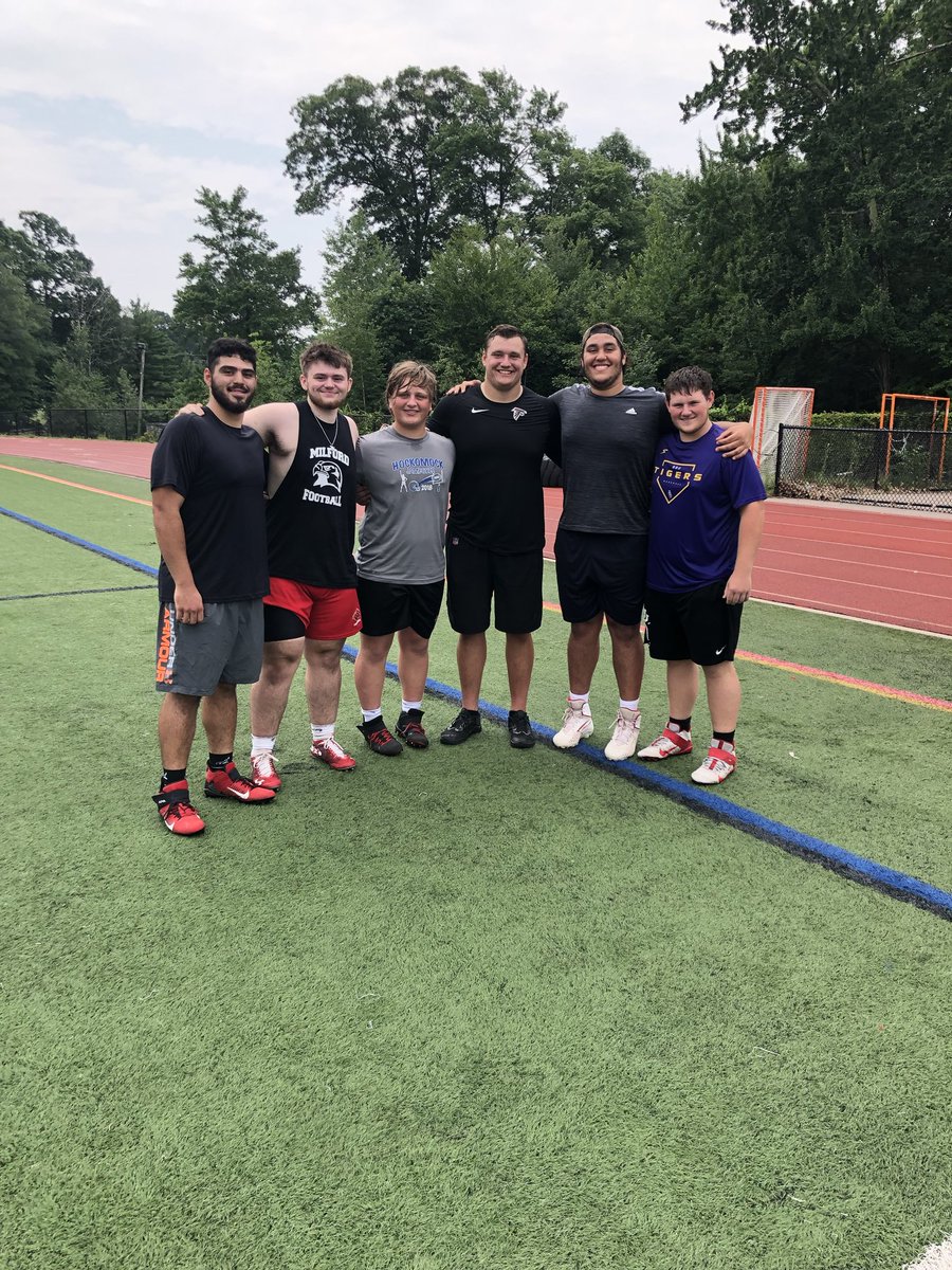 ⁦@MHSCoachO⁩ and I would like to thank ⁦@Big_Fish75⁩ for coming down to Milford and putting some of our O line guys through a work out. Chris Lindstrom and Lindstrom family are what Massachusetts football is all about first class !!!!