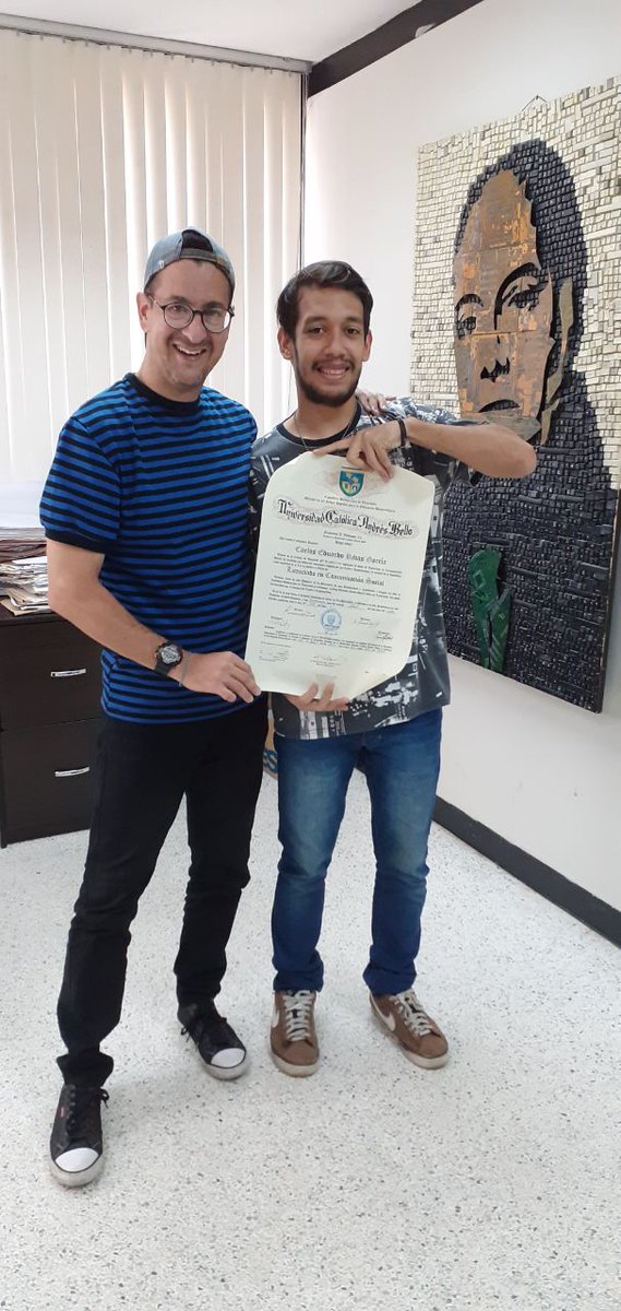 Sadostitch's tweet photo. Gracias por tanto mi querido profesor, ahijado, papá adoptivo, productor, actor, jurado, compañero, consejero. Siempre te recordare como la gran persona que llegaste a ser. 

~Tu alumno Carlos Rivas "Polaco"~ https://t.co/SaweY3KZWI