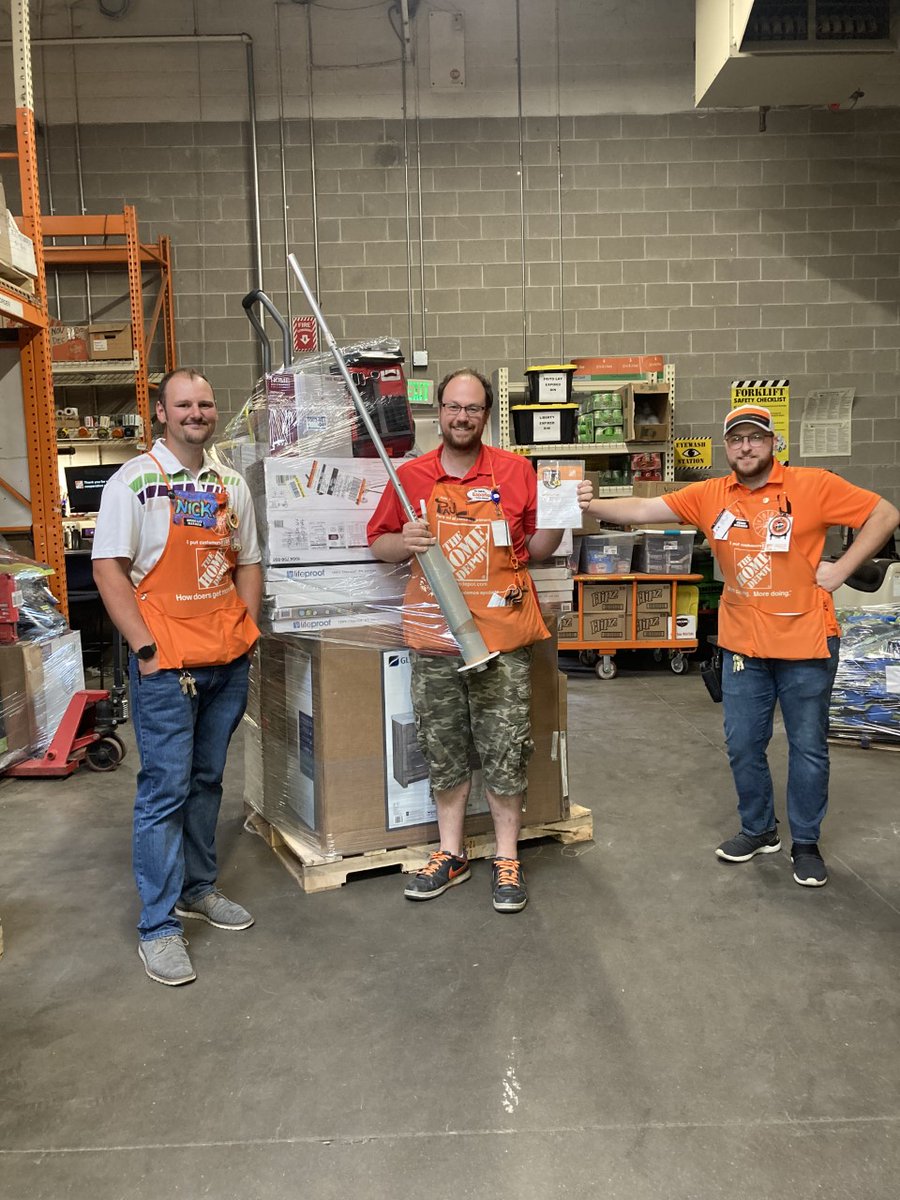 Congratulations to Paul for winning OPS associate of the Month! <a href="/DillonTHD/">Dillon Musilek</a> @NickNorlingHD <a href="/JennyWickesberg/">Jenny Wickesberg</a> <a href="/JimElsenpeter/">Jim Elsenpeter</a> <a href="/belford_melissa/">Melissa Beth Belford</a>