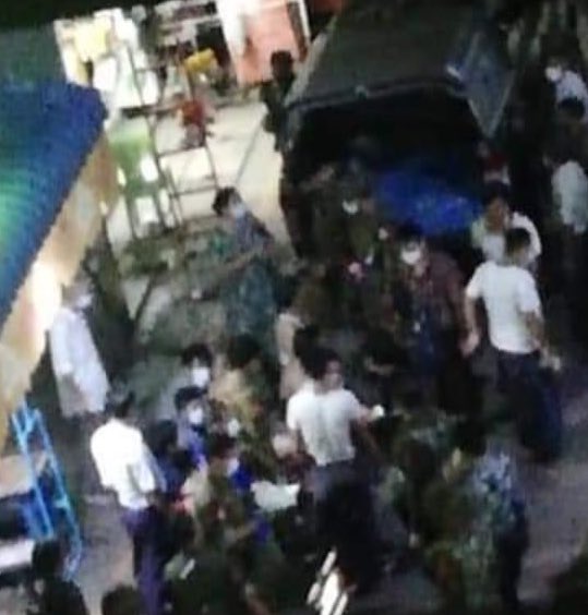 SpringBago's tweet photo. Innsein ❗️
Massive troops arrived at #MuDiTar Housing #InnSein tsp and abducted 6 people tonight around 10pm. The reason was unknown.

#WhatsHappeningInMyanmar
#July6Coup
#DreadfulCovidAmidMilitaryCoup https://t.co/ki39h5bipj