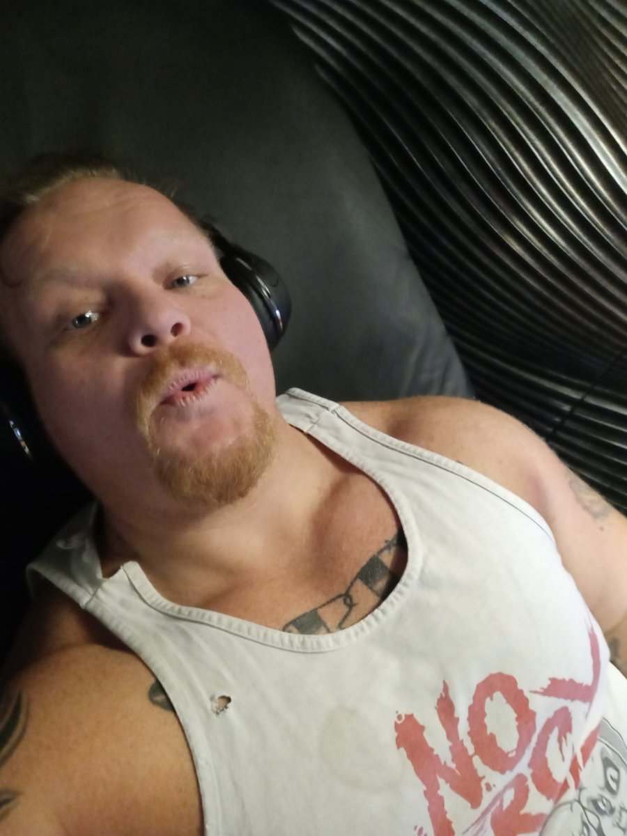legendoflarryd's tweet photo. You determine your best you! Nobody else can decide your best....im out here getting my best everyday an when i fall short you can fuckin bet im back searching my best again the next day! Get out there an find your best you today
Much β€
#BestHandInTheHouse https://t.co/eaIqjmpkwH