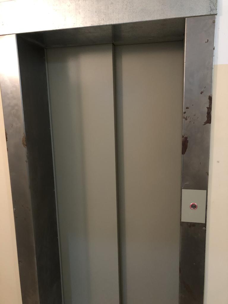 такая ржавчина практически на каждом этаже. Это что за??? Жаль у нашей УК тут нет аккаунта, а так бы их отметила. Это осетинская 18, дом новый, ещё на гарантии. Помогите разобраться <a href="/SamMobilePriem/">Мобильная приемная Губернатора Самарской области</a>  <a href="/gzhi_samara/">ГЖИ Самарской области</a>. Или может <a href="/VChasovskih/">Виктор Часовских</a>  подскажет кого привлечь к ответственности?