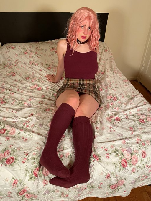 🌸Long socks are my fav! Wbu?🌸 https://t.co/ECjE3ZxVY8