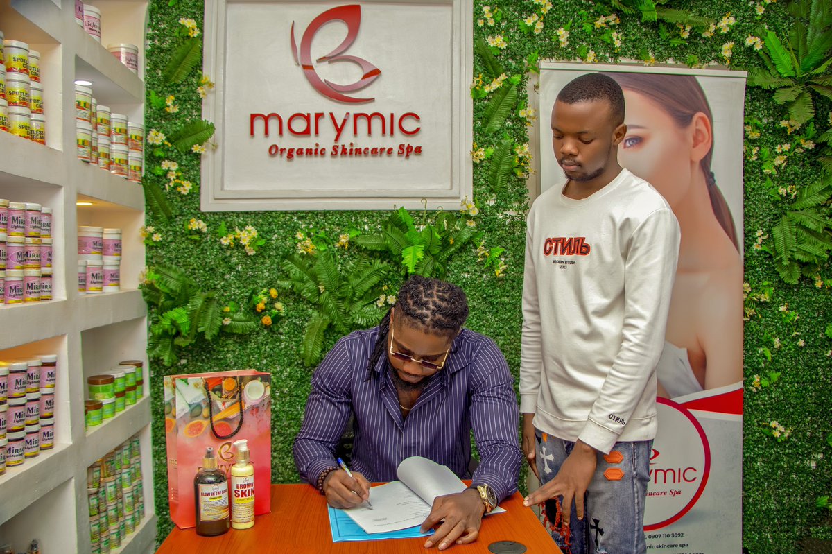 praisenelson_'s tweet photo. Say hello to the newest brand ambassador for Marymic organic skincare spa🙏🏾👏
#praisexmarymic https://t.co/z0skZS6dzJ
