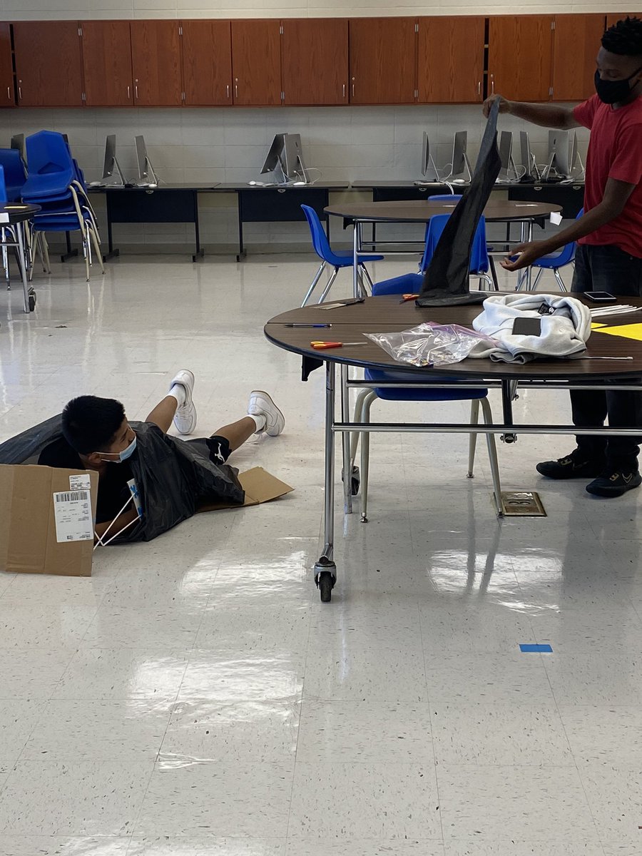 InstTechFTPS's tweet image. FMS Summer STEAM back in action! We had a great morning with our students using Design Squad to build shelters student can fit Into. Can’t wait to see their finished products tomorrow! @HurdVPFMS_FTPS @SGS_FTPSchools @LMooreFMS_FTPS @KellyVPFMS_FTPS @Tech_FTPSchools