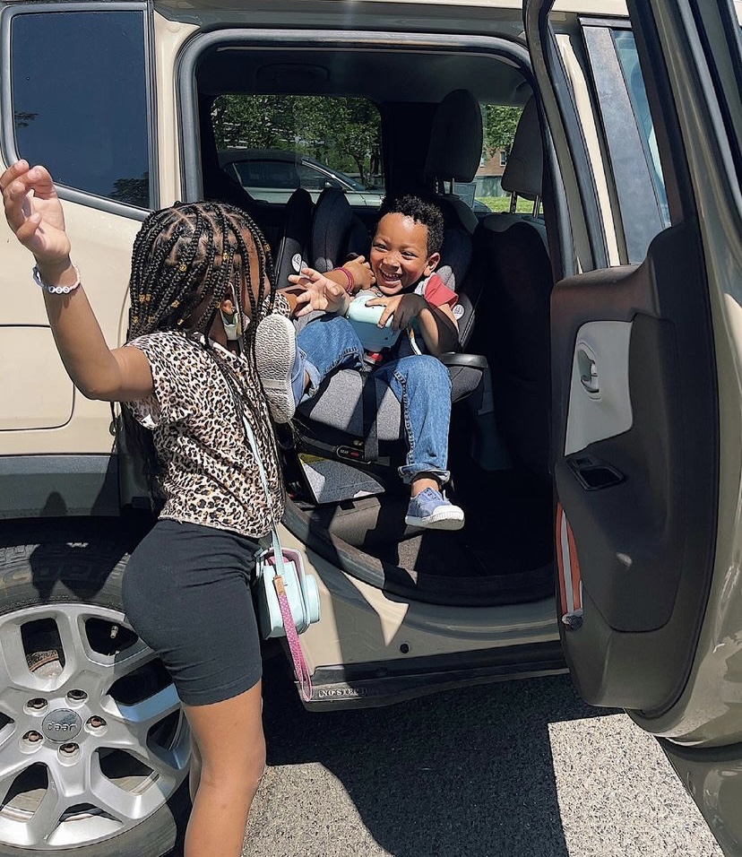 “Super practical, for busy moms like myself, to get our little ones in and out of the car” - <a href="/theyoungsmiths/">Theyoungsmiths</a> have upgraded their gear for any summer road trip👏 

Snag your picture perfect Evenflo Gold Revolve360 All-In-One car seat👉 bit.ly/3iHKkRU

💬📸: theyoungsmiths