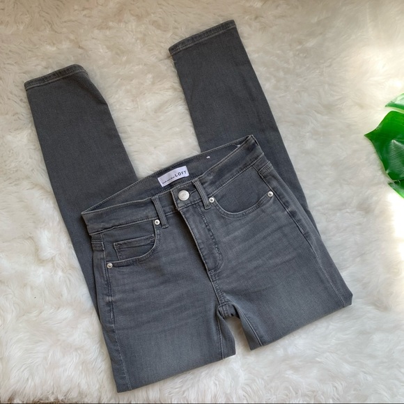lulugom13's tweet photo. So good I had to share! Check out all the items I'm loving on @Poshmarkapp from @Miel0630P #poshmark #fashion #style #shopmycloset #vineyardvines #matildajane #loft: https://t.co/Cx7xQsUquj https://t.co/wIKXCZswer