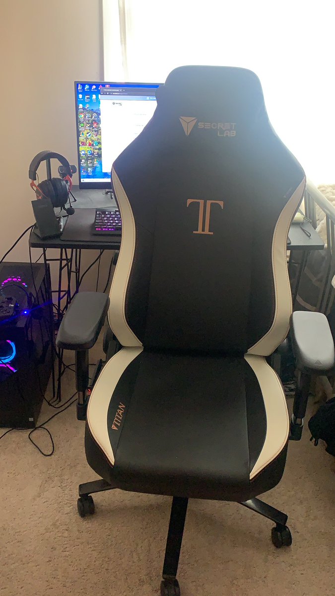 KevinCrispell's tweet photo. Great chair from #secretlab! Thanks for the craftsmanship https://t.co/XTthdJhhMs