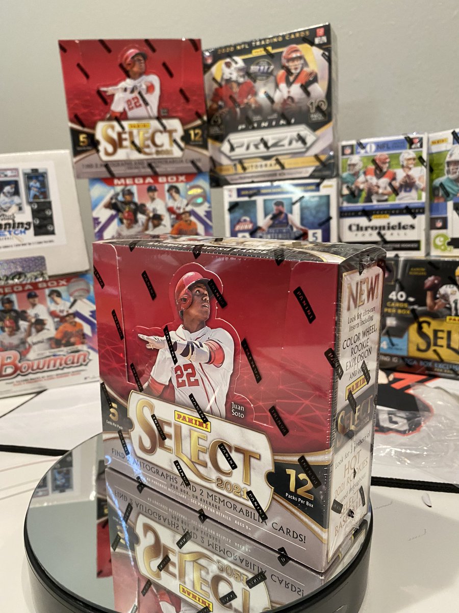 ranko74's tweet photo. If you’re going to the #SFGiants v #STLFLY game tonight let us know! We’ll be there giving @MLB packs away &amp; breaking live with you!! 

#thehobby @Hobby_Connect @HobbyConnector @sports_sell @SFGiantsFans @Cardinals @SFGiants @OracleParkSF https://t.co/uZp9kqDxvv