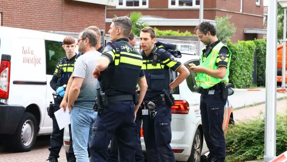 NHNieuws's tweet photo. Vrouw neergestoken op straat in Amstelveen, politie zoekt dader
https://t.co/8zcBLJeHYd https://t.co/suPbqfHBhA