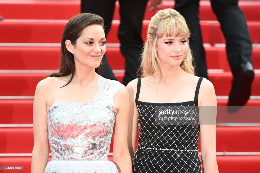 Angèle Updates (Backup) tweet media