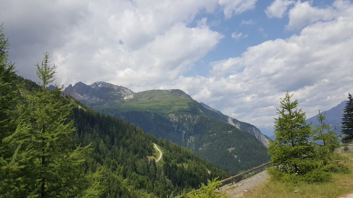 Belle journée dans l'ensemble sur les hauteurs de #Valfrejus #Savoie même si les averse orageuses menaçaient dès midi. Température agréable même a 2000m d'altitude. #Alpes