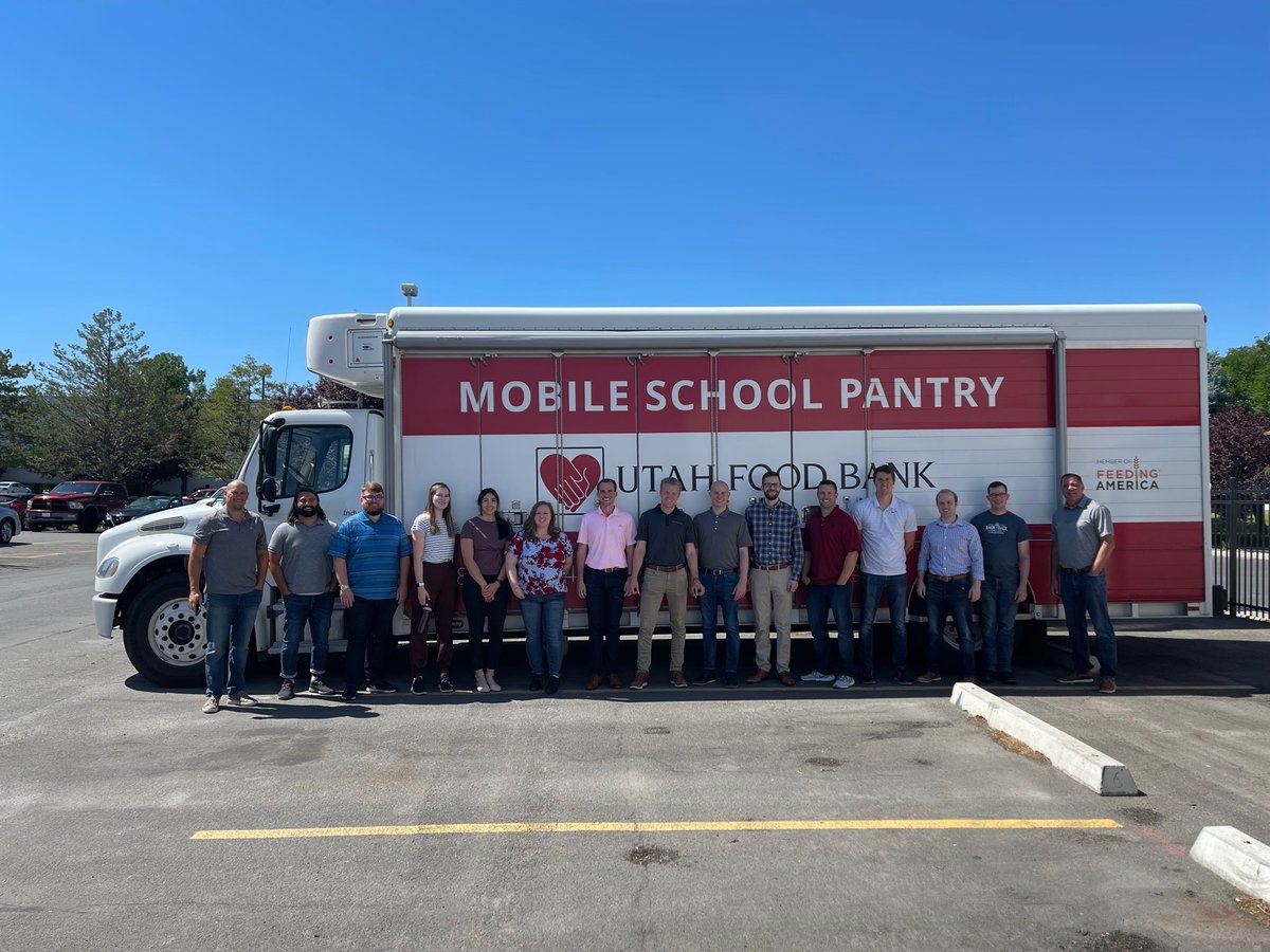 ChristineFelke's tweet photo. #BKDLLP #intern week in #Utah kicked off with a community service project at Utah Food Bank. Grateful for an amazing organization in the community. Thank you Utah Food Bank for the services you provide everyday and to our amazing interns/BKDers for their hard work! https://t.co/vlqLD1W30j