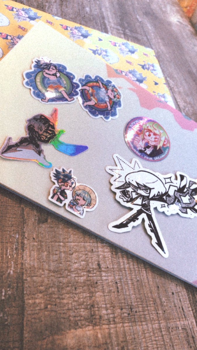 ESSI_DEE's tweet photo. My copy of the @teamwork_zine arrived!! Big thanks and shoutout to @Lox_exe @wonder_kya for ur hard work and organization ♥︎ all artists did a great job!

I made an illustration of course &amp; a holo sticker design! • everyone enjoy these impressions of the zine ♥︎ #プロメア https://t.co/wWny3GCtjq