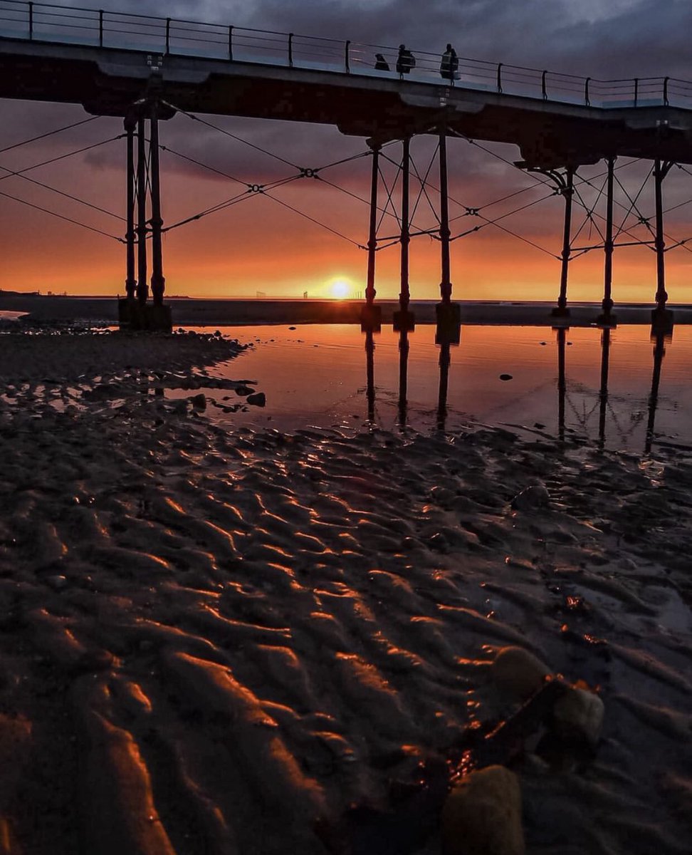 Beautiful sunset

📍Saltburn-by-the-Sea

📸 IG/from_yorkshire_and_back

@HWhitbyLife @FYoungWriter @Nicky13Johnson @YDimages @narboroughlad @SandsendBay @northyorkmoors @northyorkswx @FOXY3282