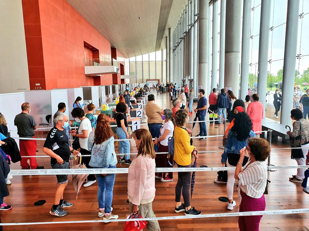 Tasas de incidencia por #COVID19 en #Valladolid:

Personas entre 12 y 19 años: 626 casos por 100.000 habitantes

Personas entre 20 y 29 años: 938 casos por 100.000 habitantes

¿De verdad crees que la situación mejora?

Abre los ojos y se responsable, por tí y por tu familia 🙏🏼