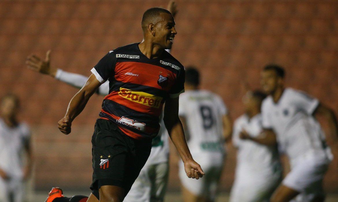 atrasdogolbr's tweet photo. Série C: Ituano derrota Figueirense com gol no final! Mateus Silva aproveita rebote para garantir vitória!
https://t.co/QgwjUuGRhy https://t.co/lyIoCCfjoV