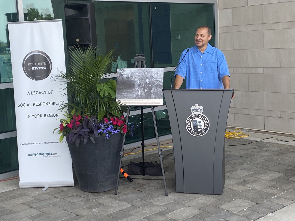 ChiefDaSilvaYRP's tweet photo. Today I was honoured to recognize retired Deputy Chief André Crawford as part of @merkphotography #PortraitsofGiving celebration.
Throughout his 34-year career, he championed so many causes and truly advocated for victims of crime. #Congratulations André! Well deserved. https://t.co/Tdn1TmgVUn