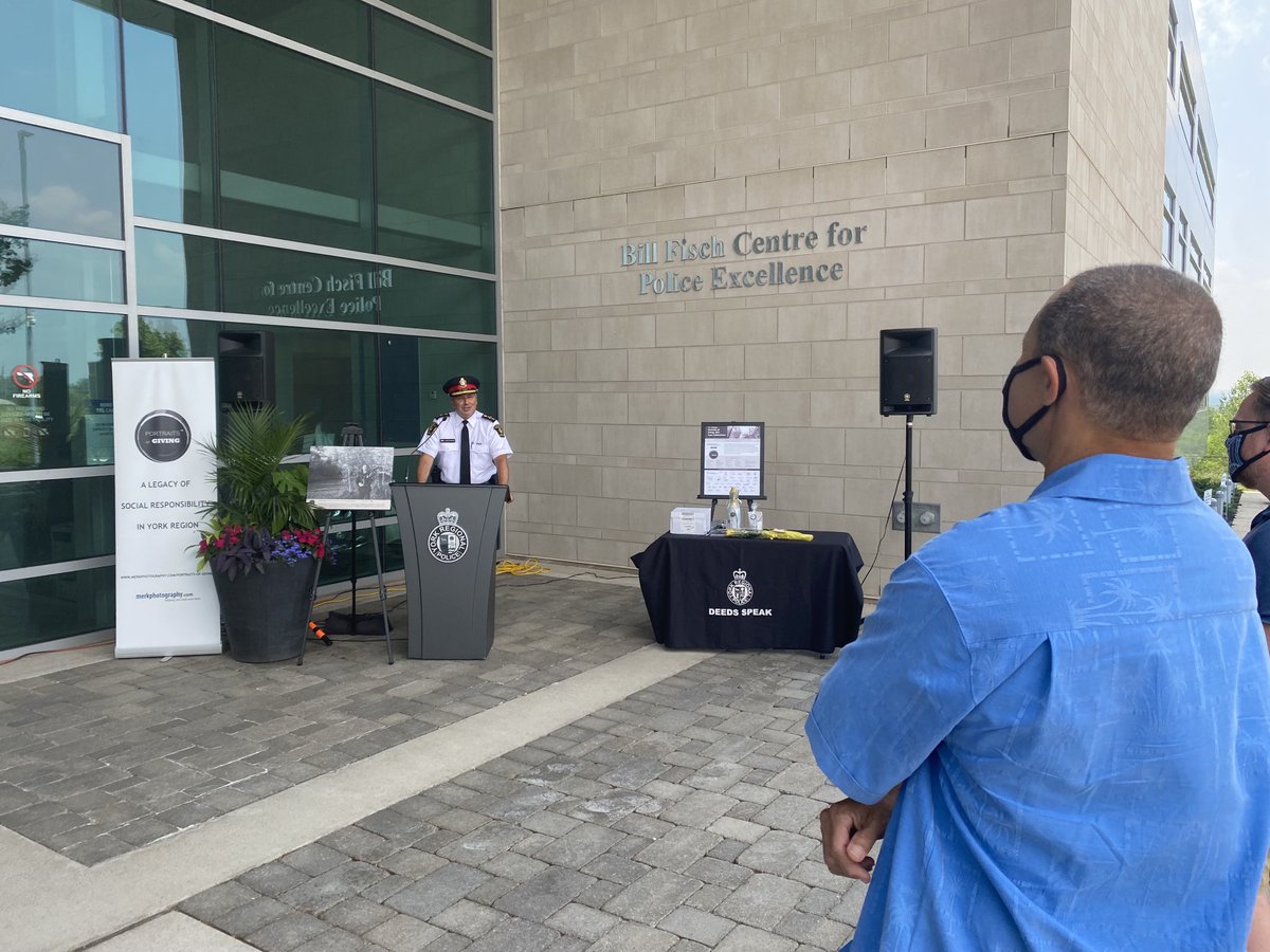 ChiefDaSilvaYRP's tweet photo. Today I was honoured to recognize retired Deputy Chief André Crawford as part of @merkphotography #PortraitsofGiving celebration.
Throughout his 34-year career, he championed so many causes and truly advocated for victims of crime. #Congratulations André! Well deserved. https://t.co/Tdn1TmgVUn