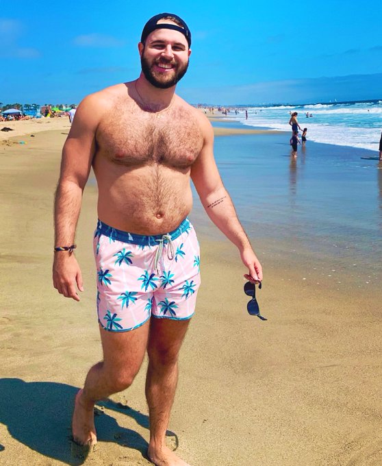 &ldquo;Let&rsquo;s go to the beach beach&rdquo; - Nicki Minaj https://t.co/JIzwNLXxdf