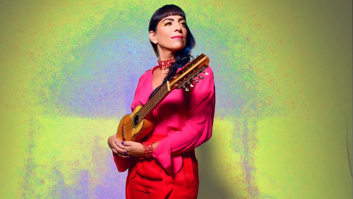 malariasonora's tweet photo. La reconocida compositora argentina @sofiamusic  publica Umbral, su nuevo disco, en el que su original propuesta se enriquece con la música electrónica. Además, nos habla del efecto #Metoo y su perspectiva postpandemia para los músicos independientes.  https://t.co/3Lu7V4Rse6 https://t.co/9mcjryDeHn
