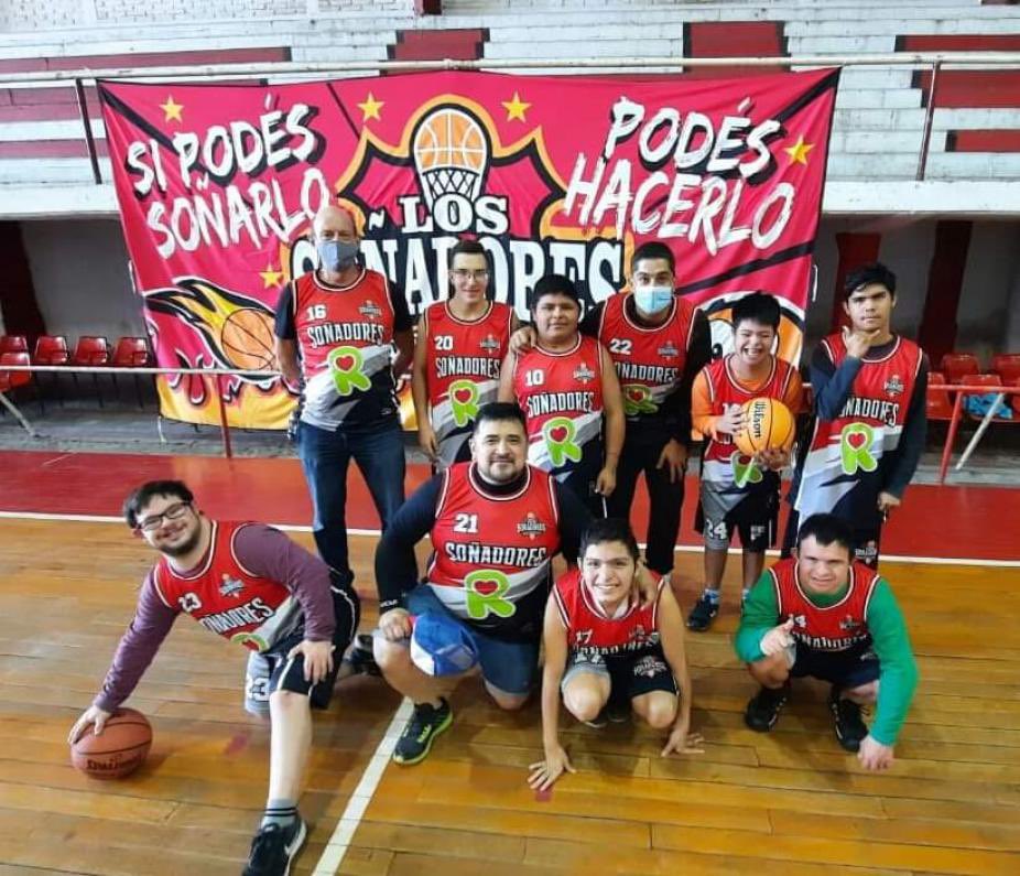 CADPlayOficial's tweet photo. ✅AHORA 🎙Entrevista a Luis Nieva, coordinador del proyecto “Los Soñadores de la Vida” equipo de básquet inclusivo del club Huracán de Tucumán 👇🏼 https://t.co/8fCRGbOe5M