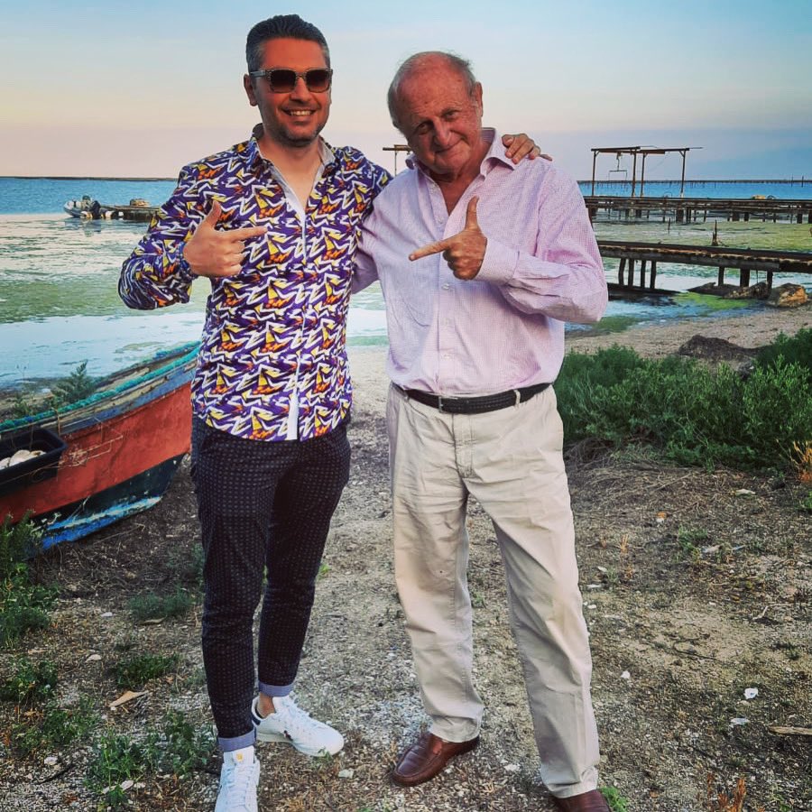 Have you met the “Robert De Niro of France” Here comes Mr. Henri Bernabe 👌👌👌 <a href="/KellyMitchell/">Kelly Mitchell #TheWineSiren</a> <a href="/tannin_time/">TanninTime</a> <a href="/FoodieWineLover/">Gina Martino Z. Food & Wine Blog | Cookbook Author</a> <a href="/PigottRiesling/">Stuart Martin Pigott</a> <a href="/JamesSuckling/">James Suckling</a>