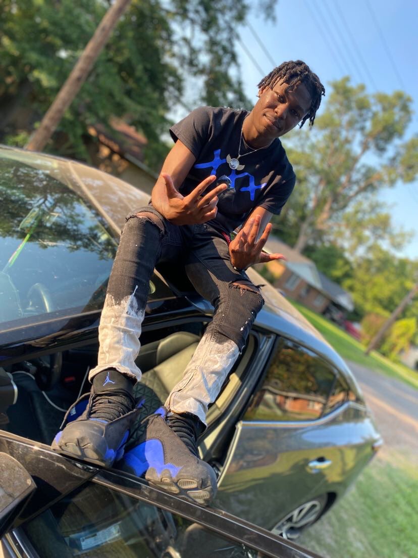 Tywhi21's tweet photo. I was broke it’s amazing soon I got money 💰 💙Nîggas talking like they made me🖕🏽
#LLGene👼🏽 https://t.co/v2Qhroomb2