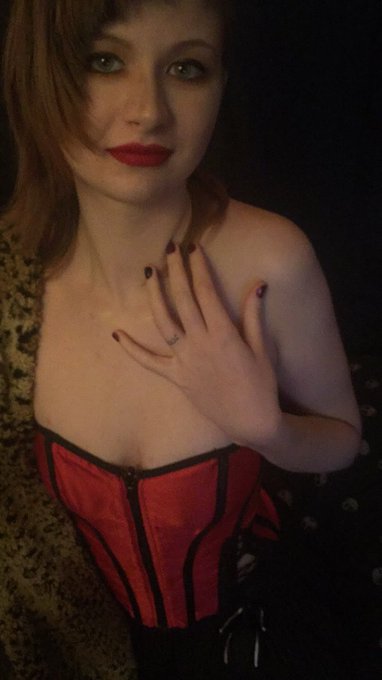 I love my corsets 😍 https://t.co/2YXLnWEKrg