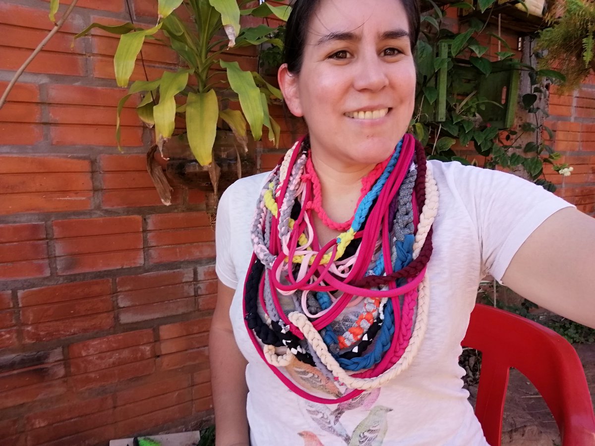 antoniaarroyo's tweet photo. Collares de #trapillo #YsyryHandcraft 😍🇵🇾🎉 una belleza de colores, en dos piezas, para acomodarlo a tu gusto
🔴
Un #accesoriosdemoda #artesanal con elementos reciclados para su elaboración #slowfashion #modacircular #slowmoda #modasustentavel
🔴
Hace tu pedido al 📱 0982374696 https://t.co/mfjKoCLAcX